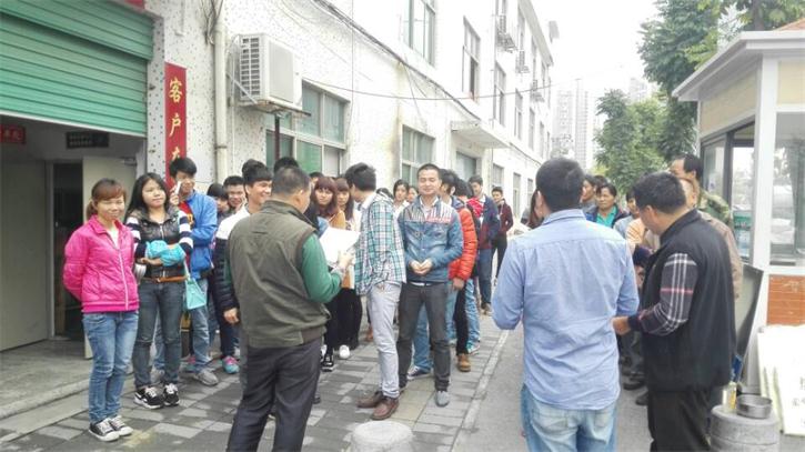 病魔無情人有義，同心協(xié)力愛傳遞?！獎?chuàng)安順為患重病女同事獻愛心